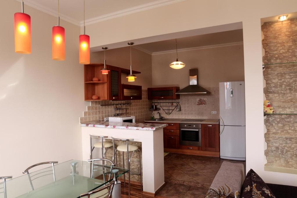 Однушка в судаке. Гостевой дом судак пер серный. Судак ул айвазовского 25. Судак ул айвазовского 13. Ул айвазовского 27 судак.