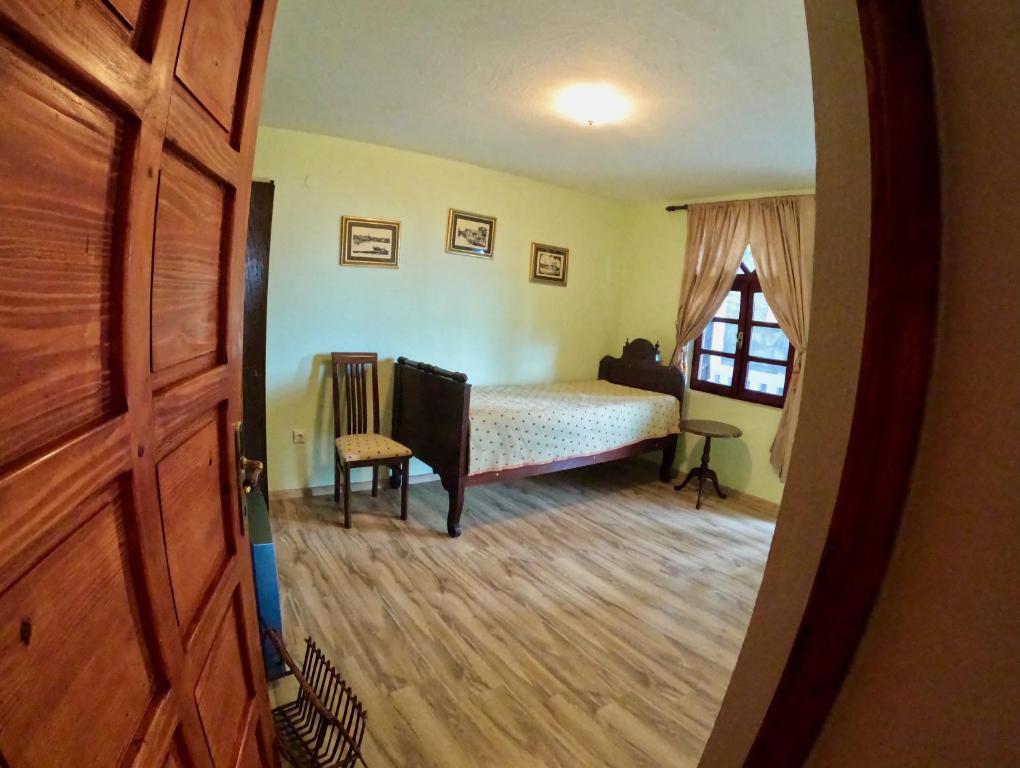 Postel nebo postele na pokoji v ubytování Stunning Kotor Bay View Villa