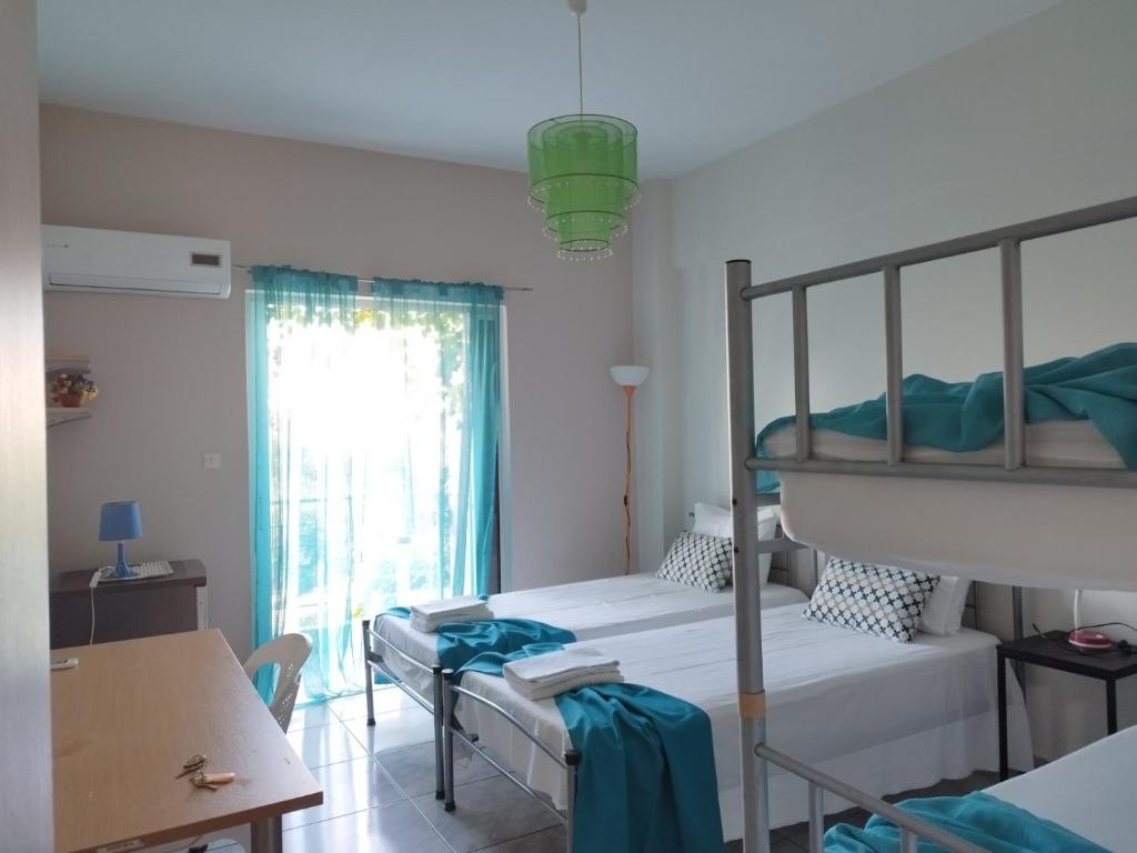 A bed or beds in a room at Vacations in Patra Rooms