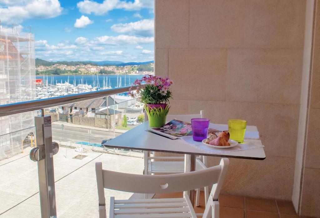 A balcony or terrace at Varosha Combarro