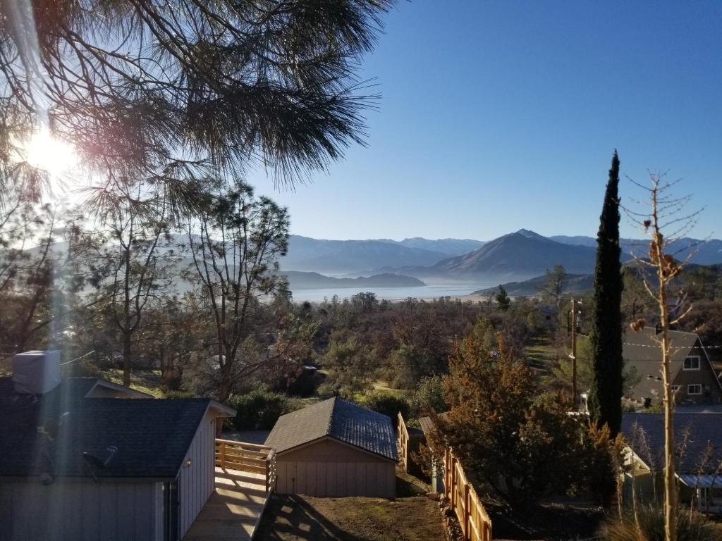 a view of the mountains from the roof of a house at 3BR Panoramic Lake View, Sequoia Forest, Kern County in Wofford Heights