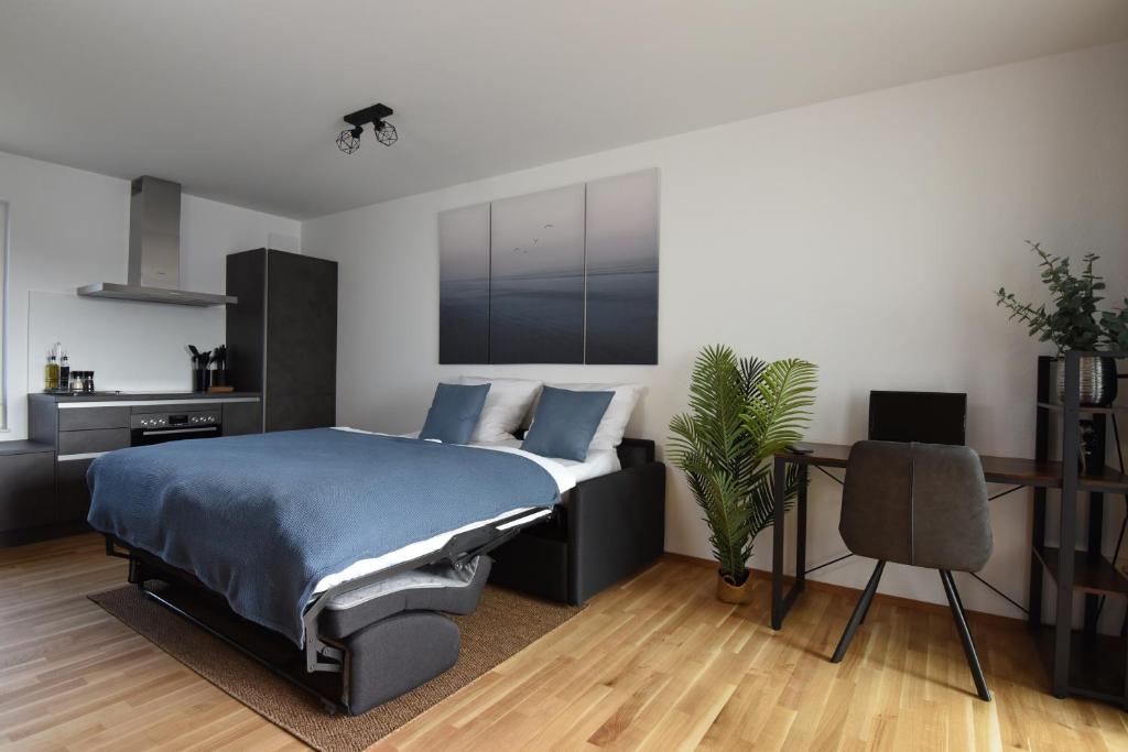 Postel nebo postele na pokoji v ubytování InHomeVision Neubau, Design, Balkon, Barrierefrei, WLAN