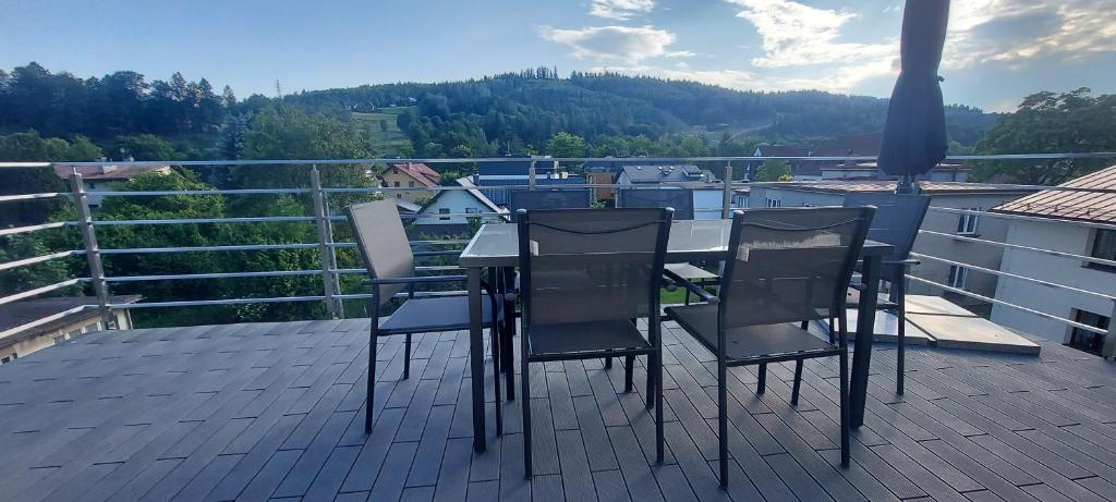 Nespecifikovaný výhled na hory nebo výhled na hory při pohledu z apartmánu