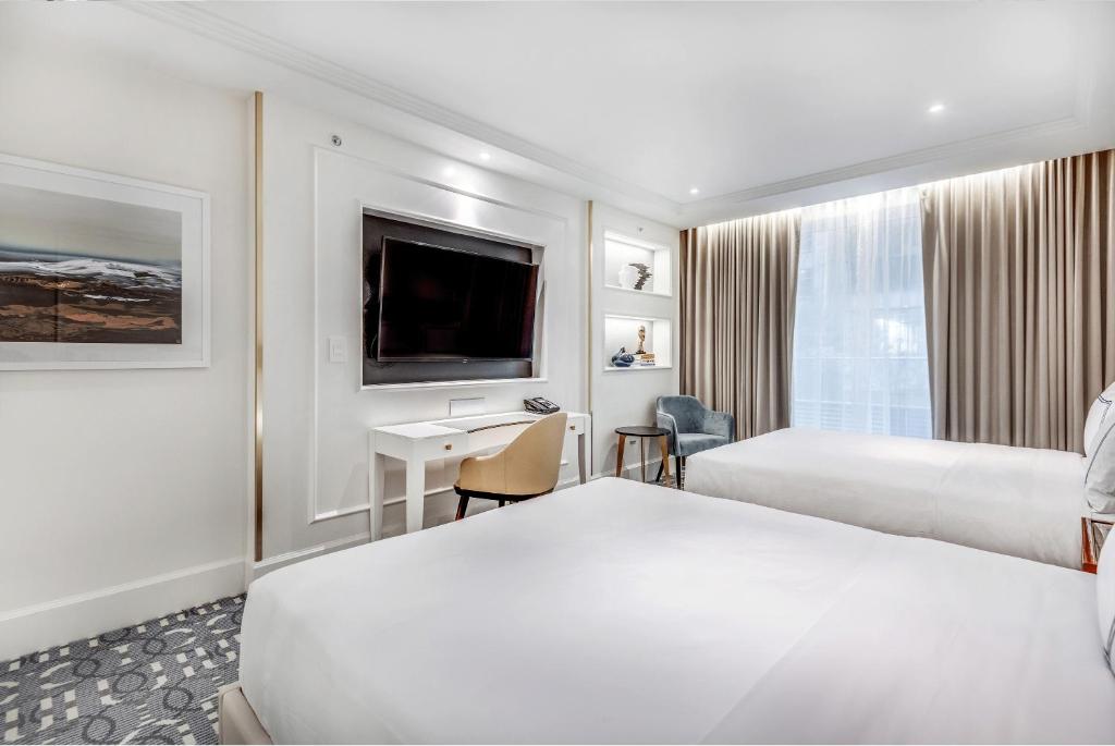 AZUR Legacy Collection Hotel - Resim 18