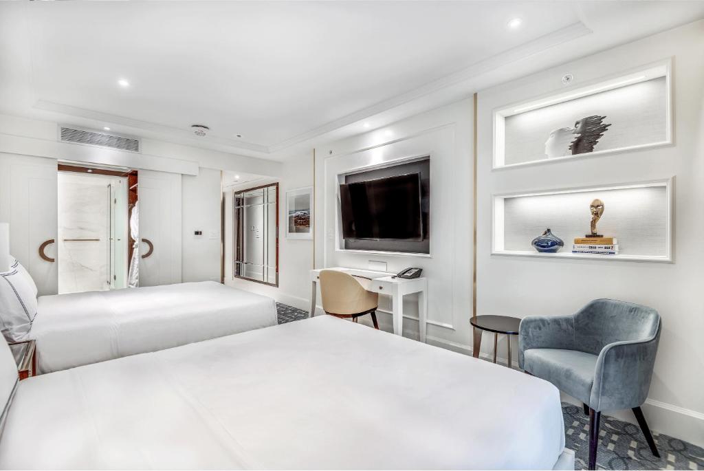 AZUR Legacy Collection Hotel - Resim 19