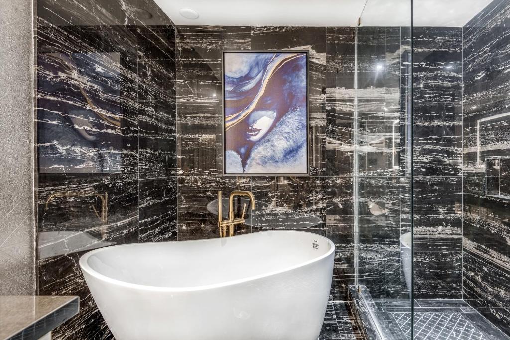 AZUR Legacy Collection Hotel - Resim 12