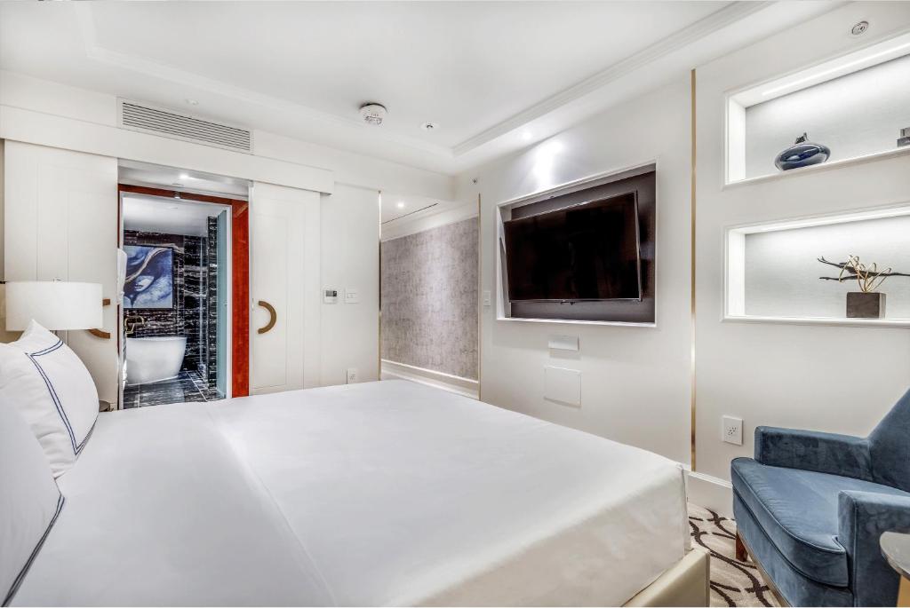 AZUR Legacy Collection Hotel - Resim 14