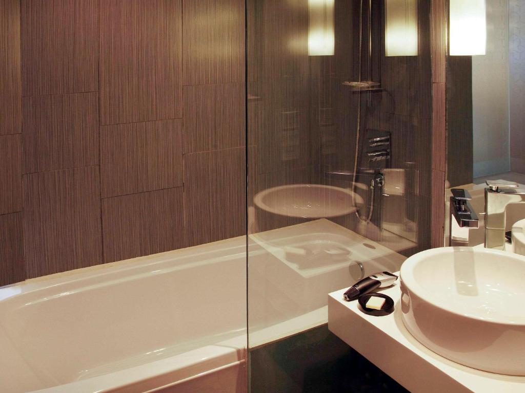 Koupelna v ubytování Mercure Hanoi La Gare Hotel