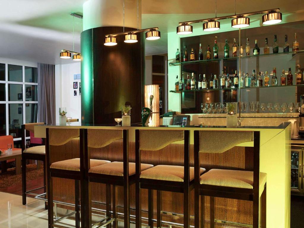 Lounge nebo bar v ubytování Mercure Hanoi La Gare Hotel