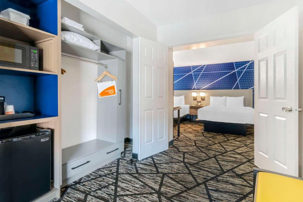 Comfort Inn Kansas City Midtown photo