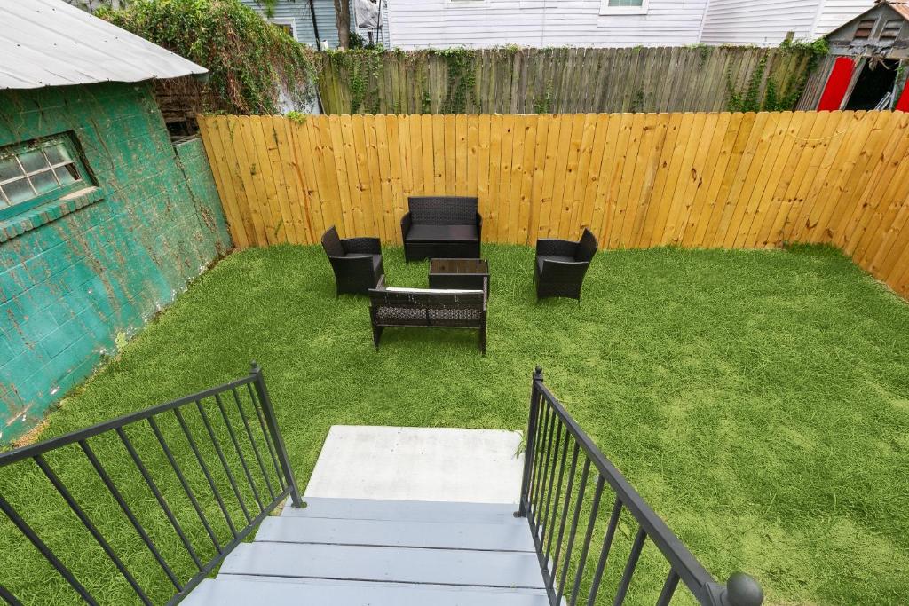 Get an Oasis with Artificial Grass for Roofs in St. Louis, MO