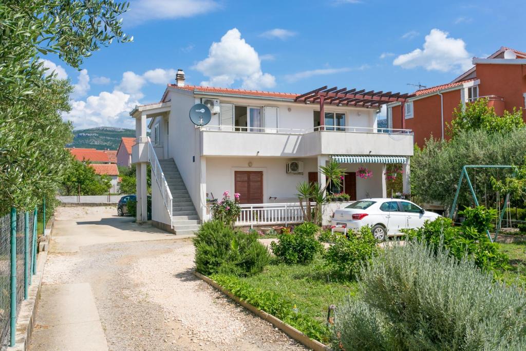 Apartments with parking space Kastel Stafilic, Kastela - 20843