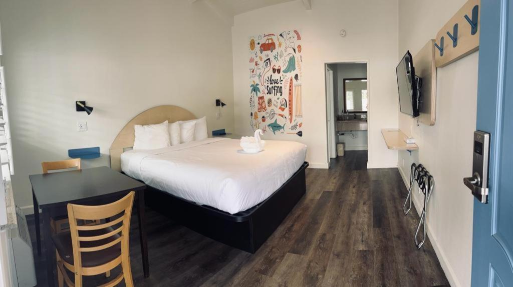 Un pat sau paturi într-o cameră la Ocean Palms Motel
