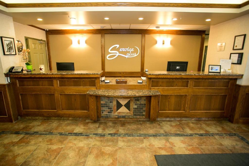Vstupní hala nebo recepce v ubytování Service Plus Inns & Suites Drayton Valley