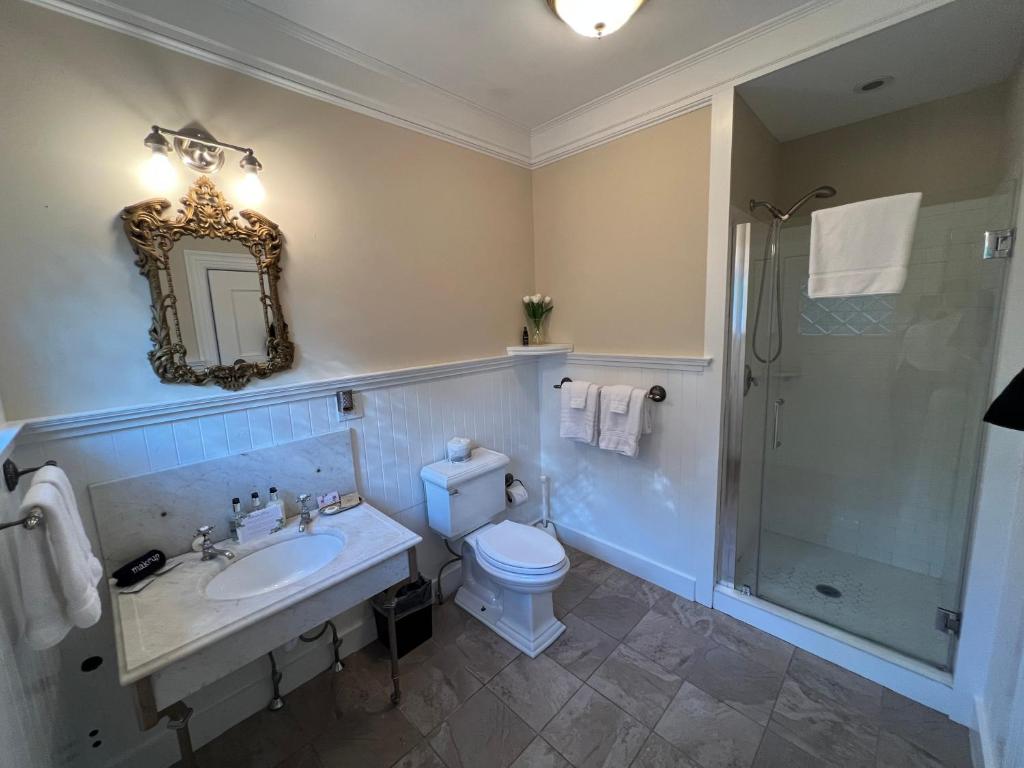 Manor House Inn - King Suite Avec Balcon