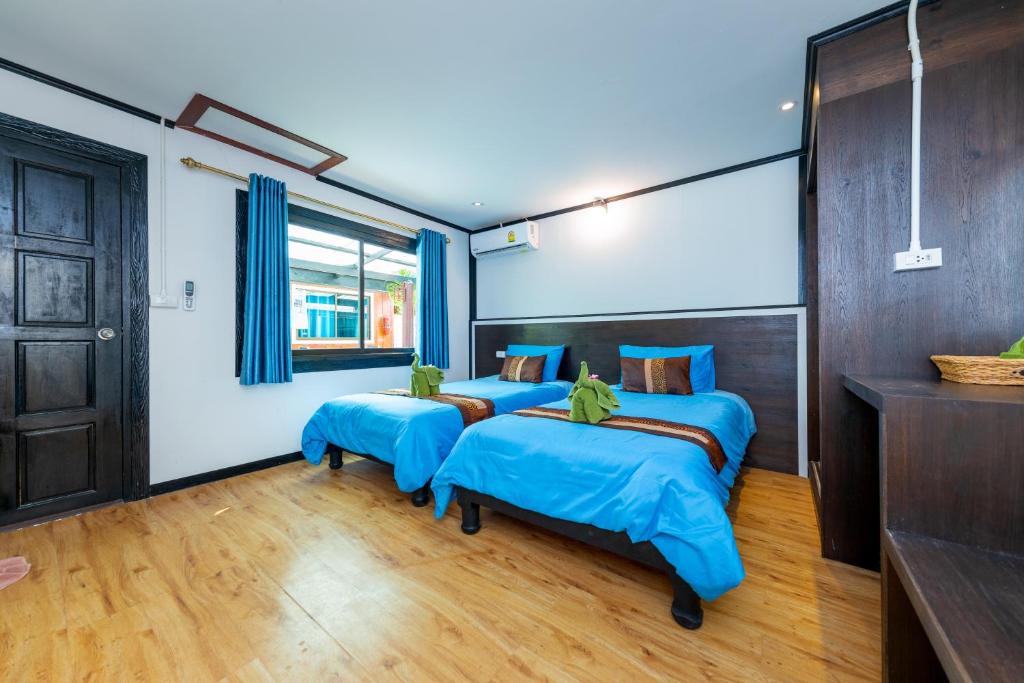 Postel nebo postele na pokoji v ubytování Phi Phi Long Beach Bungalow ( Had Yao)