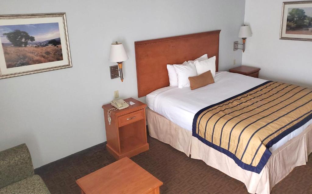 Coratel Inn & Suites by Jasper New Braunfels IH-35 EXT 189 - Standard King Room