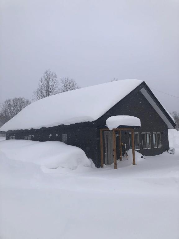 RuPow Lodge with air conditioner- walking distance to Rusutsu Resort v zimě