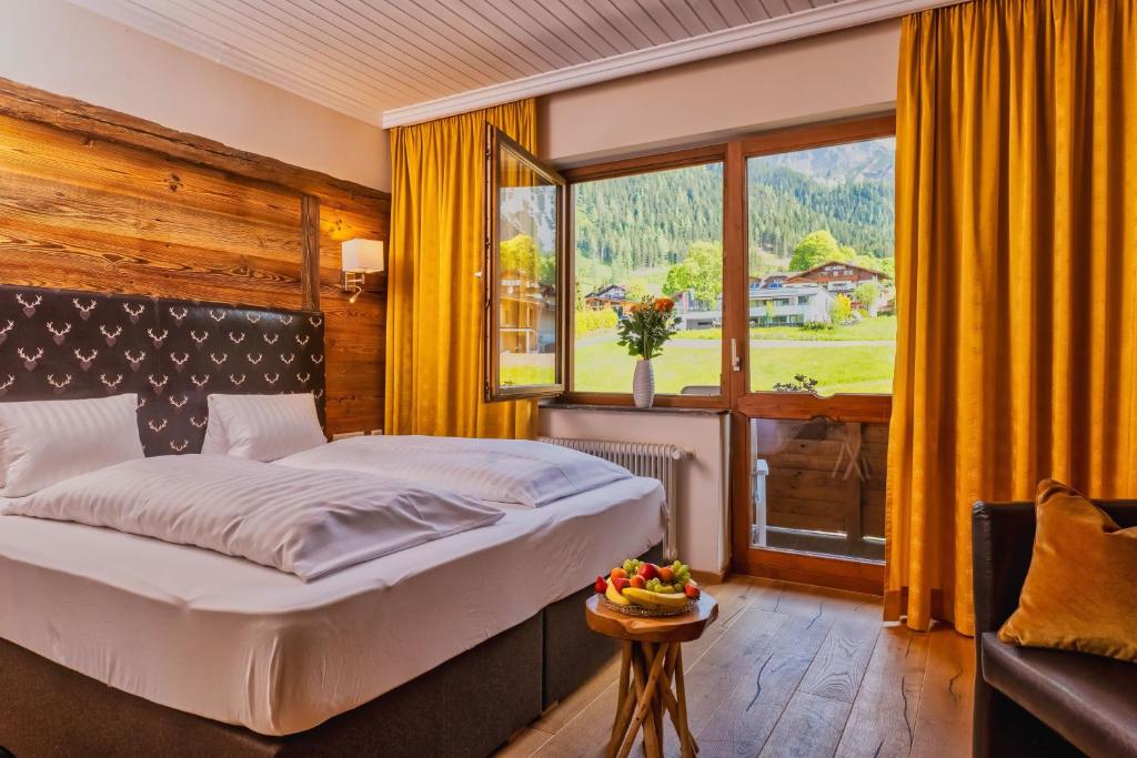 Postel nebo postele na pokoji v ubytování Landhaus Ramsau