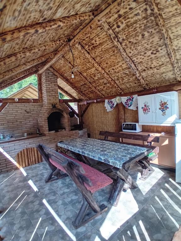 Biliár nebo kulečník v ubytování Căbănuțe Izbândiș