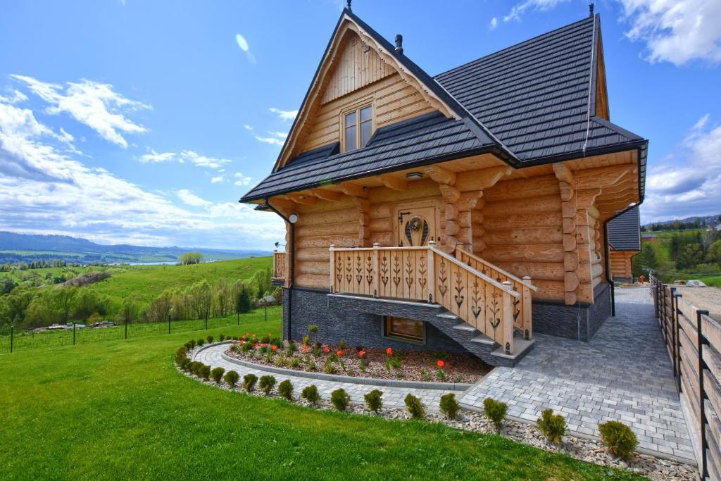a log cabin with a porch and a deck at Chata Widokówka in Mizerna