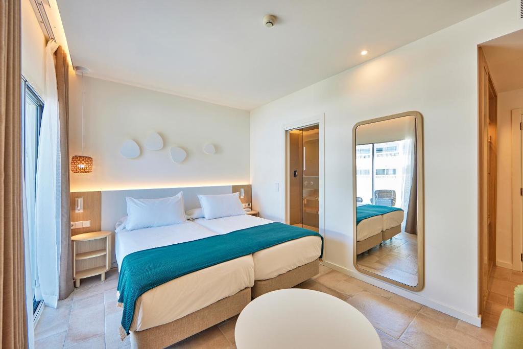 Postel nebo postele na pokoji v ubytování Universal Hotel Aquamarin