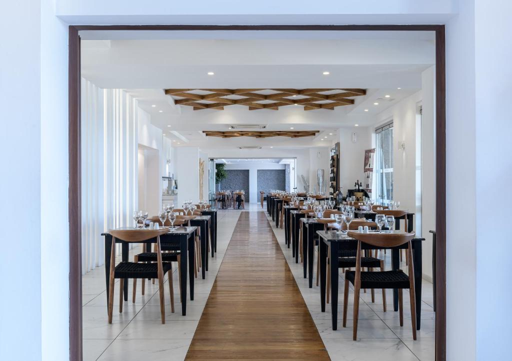 Ресторан / где поесть в Dimitra Beach Hotel & Suites