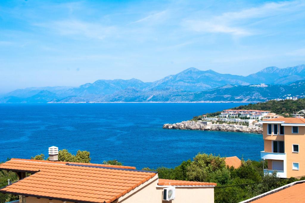 a view of a large body of water with a building at Apartments and Studios Anicic in Utjeha