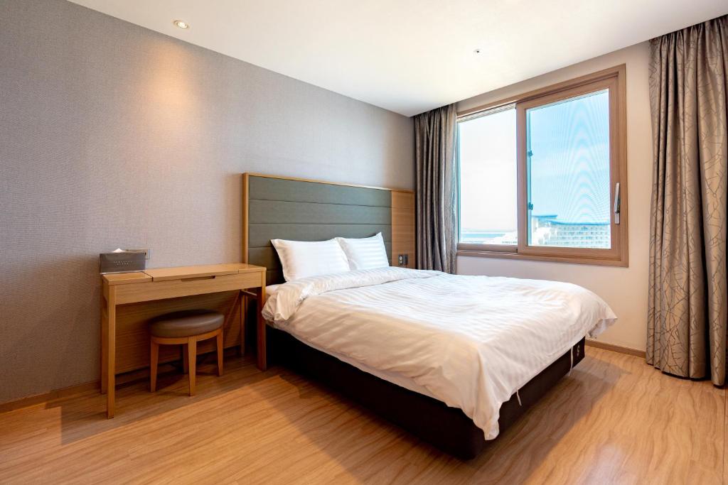 Sol Beach Samcheok - Resort Suite (With Kitchenette, Square Ocean View)