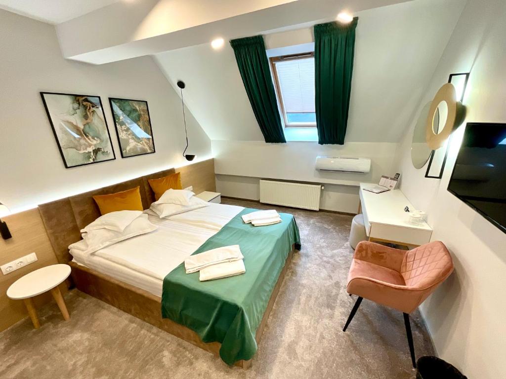 Postel nebo postele na pokoji v ubytování Hotel Szeifert