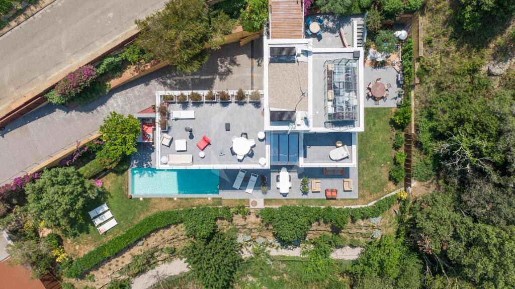 Bazén v ubytování VILLA MANILA - Sa Riera Secluded, Modern, Sea views nebo v jeho okolí