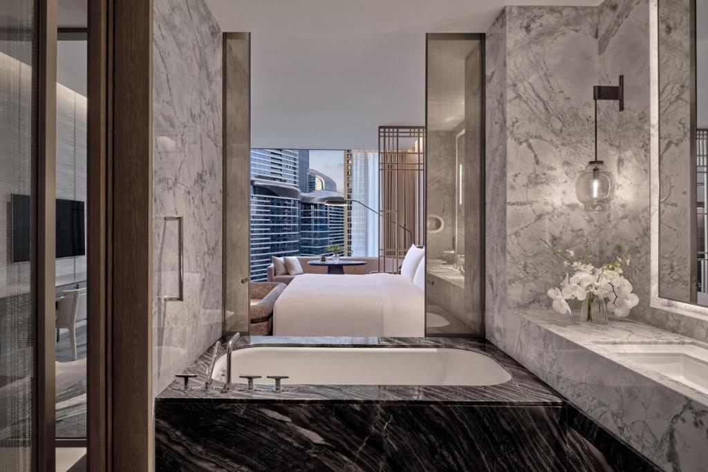 Conrad Shenzhen, the first art museum hotel in Greater Bay Area with the stunning bay and sunset view in the hotel terrace - Executive King Room