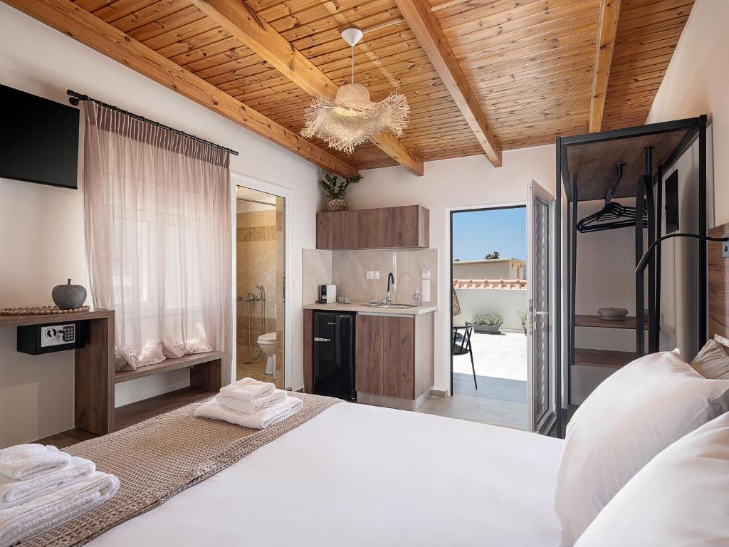 Postel nebo postele na pokoji v ubytování Lavender suite sea view