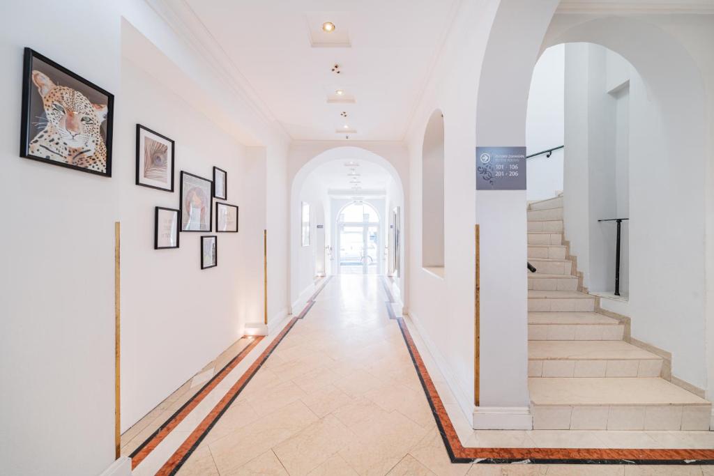 Self-Check-In Hotel Adlon - Resim 11