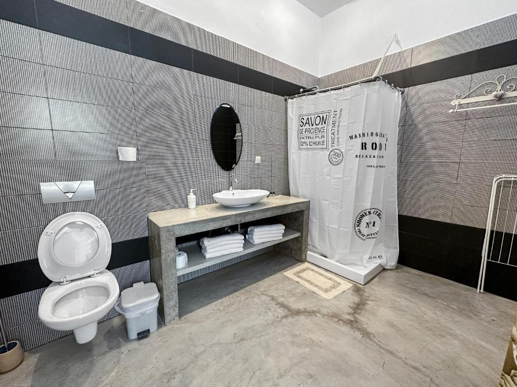 Koupelna v ubytování Serenity Boutique Suites