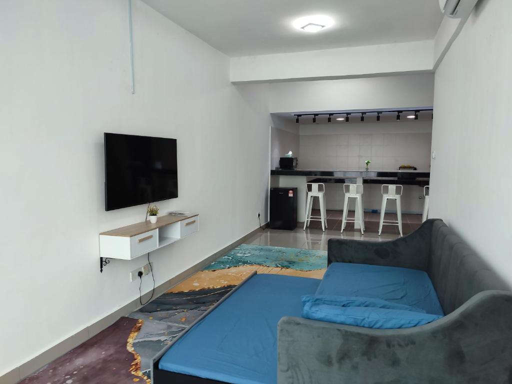 TV a/nebo společenská místnost v ubytování Homestay Studio Apartment Bentara Suite, Kompleks Mutiara Gua Musang