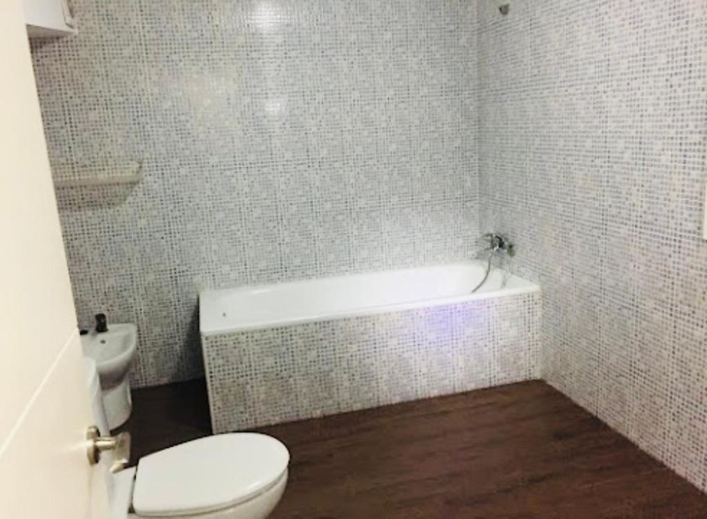 Zdjęcie z galerii obiektu Apartamento familiar Torrelavega w mieście Torrelavega