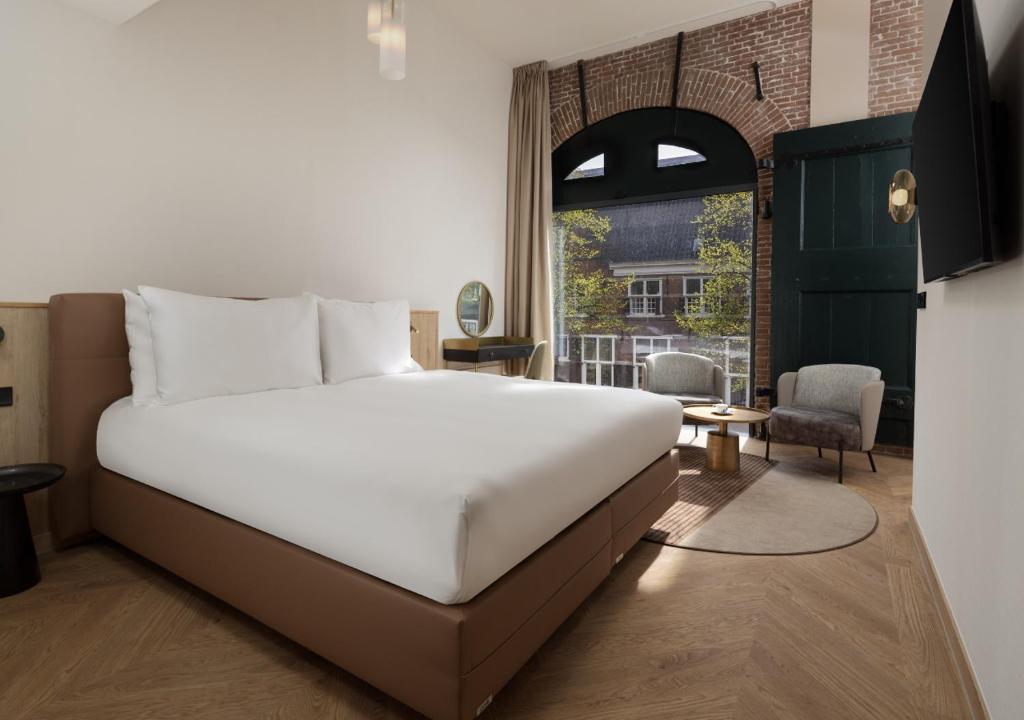Postel nebo postele na pokoji v ubytování Hotel Arsenaal Delft