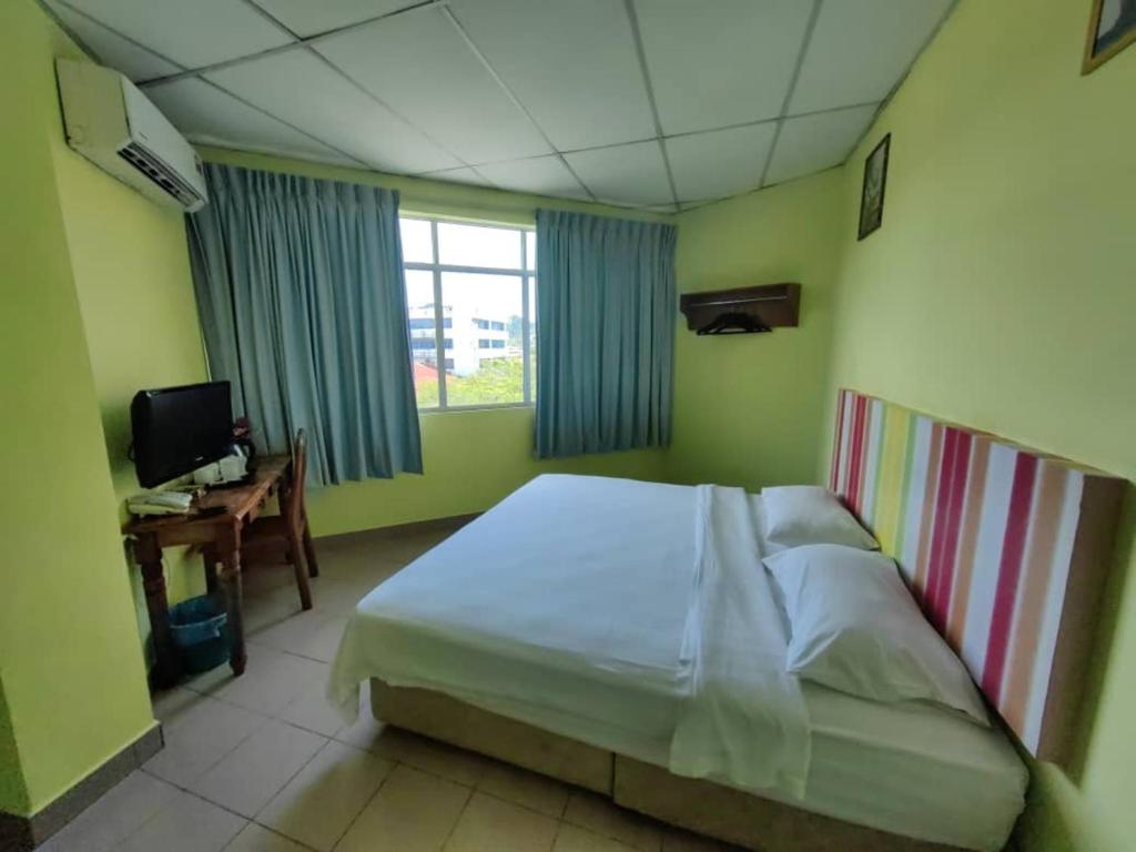 Postel nebo postele na pokoji v ubytování Century Hotel Inanam