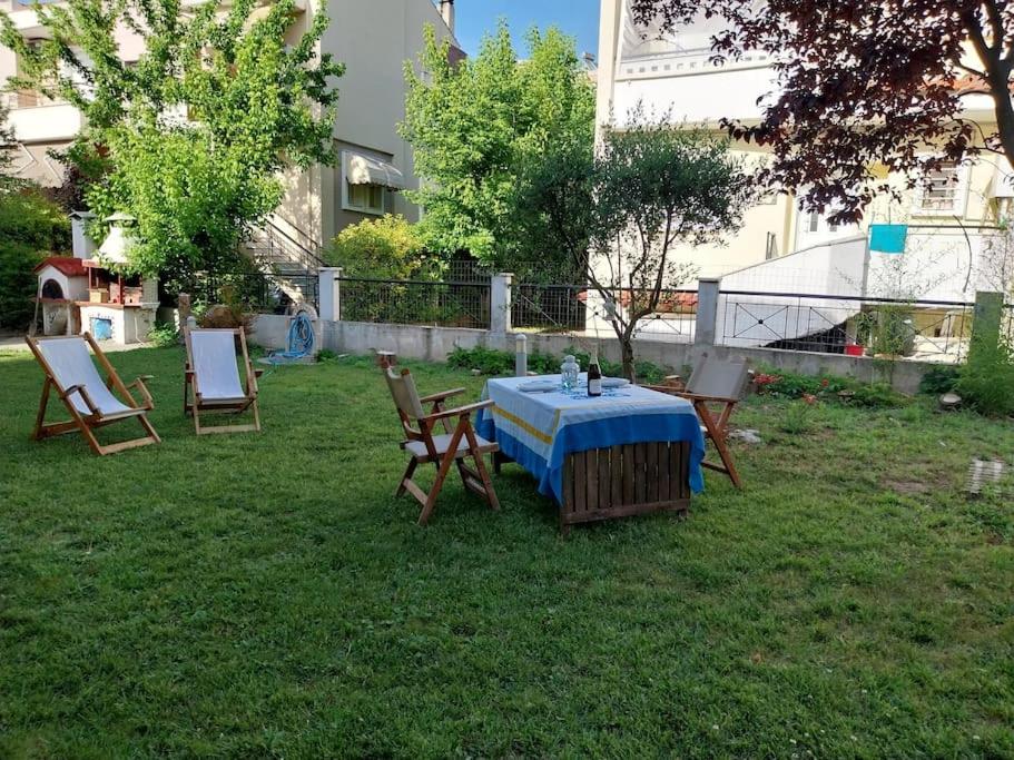 a table and chairs on the grass in a yard at Cozy apartment close to the sea in Perea