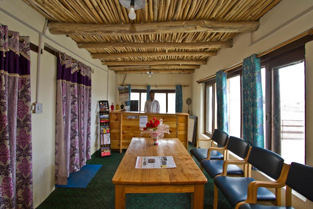 Posezení v ubytování Pangong Retreat Camp