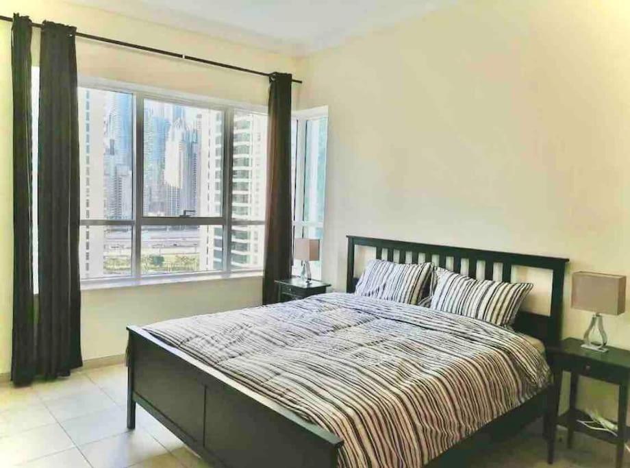 Full lake view, near marina metro, late check in