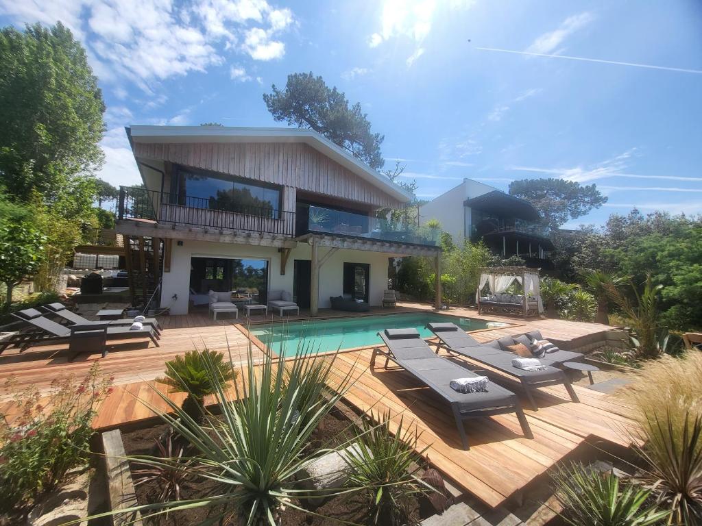 Villa vue panoramique sur le Bassin d'Arcachon , Pyla-sur-Mer, France .  Réservez votre hôtel dès maintenant ! - Booking.com