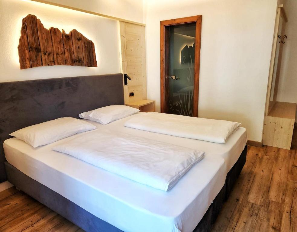 Garni Hotel and Apartments Wildbach - Classic Double Room With Balcony