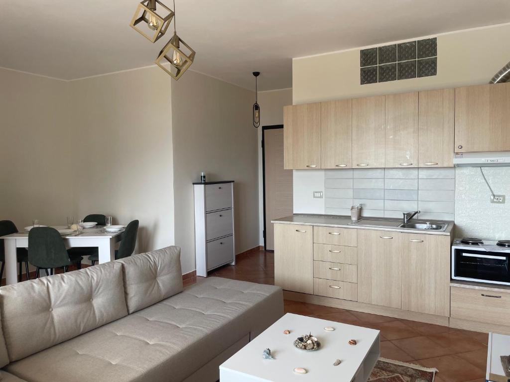 Modern Beach View Apartment, Vlore - Imazhi 3