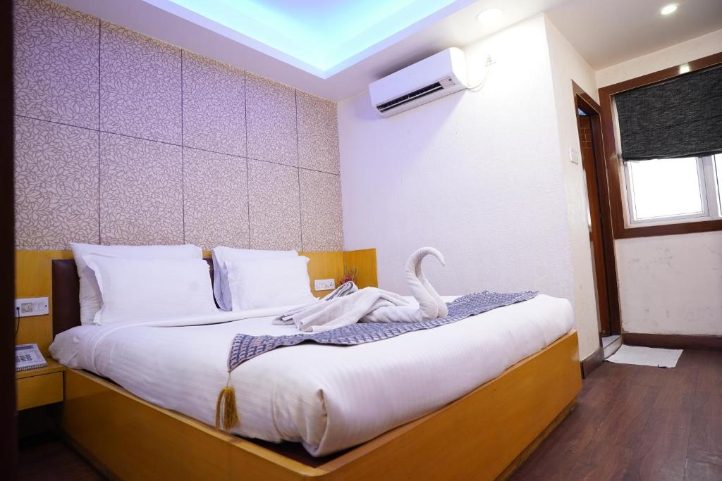 Postel nebo postele na pokoji v ubytování Hotel Emirates