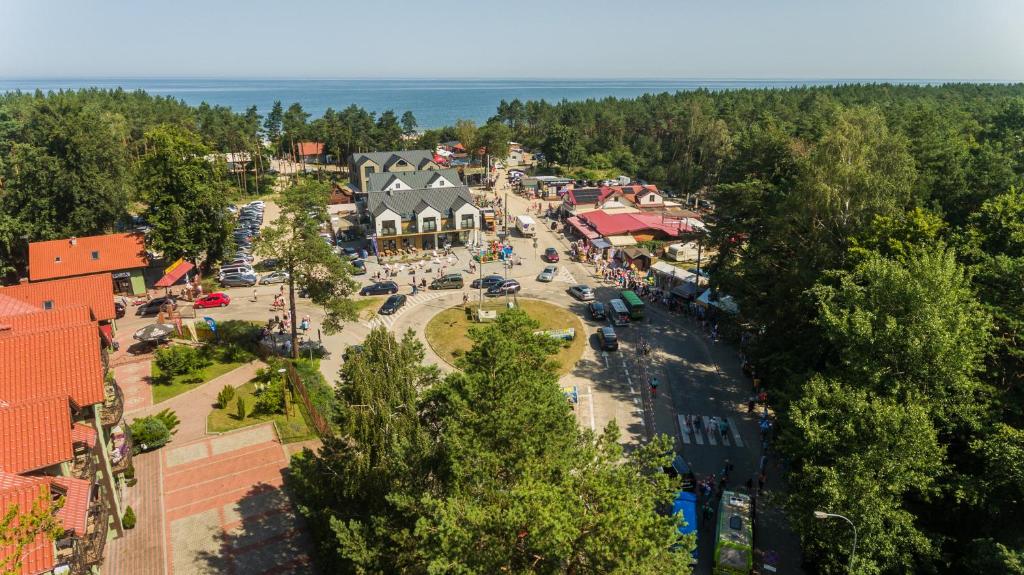 an aerial view of a town with a park at Wiatr od morza Jantar - BursztynoveLove in Jantar