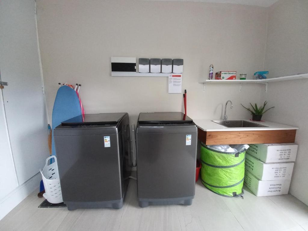 Kuchyň nebo kuchyňský kout v ubytování Bois Mapou Self Catering Apartments Unit 103
