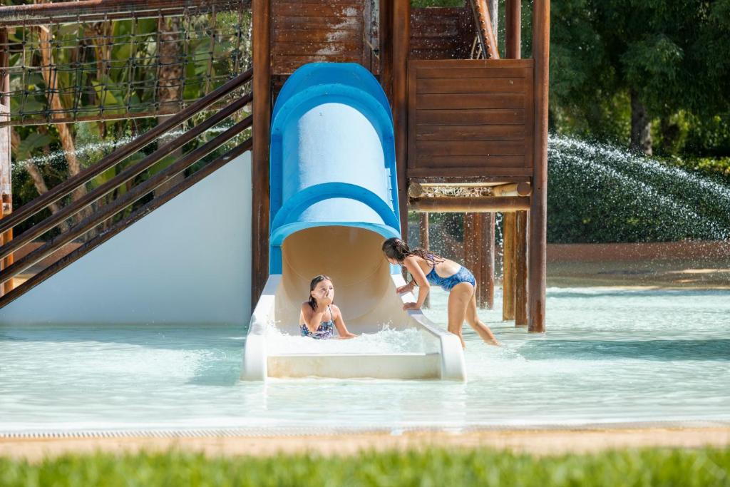 Bazén v ubytování Oasis lodges nebo v jeho okolí