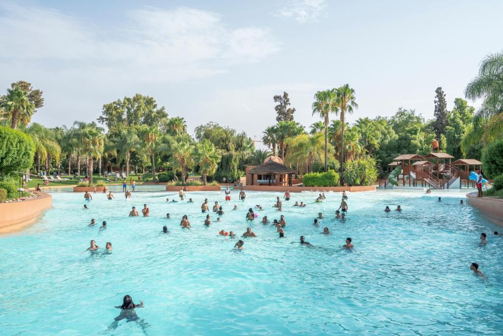 Bazén v ubytování Oasis lodges nebo v jeho okolí